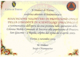 Certificado de Mérito do prefeito de Turim, em reconhecimento da Associação de Protecção Civil da Comunidade de Scientology(PRO.CIVI.COS) para a defesa civil e trabalhos de socorro realizados a favor da aldeia de San Giacomo e da cidade de L'Aquila, atingidas pelo terremoto de 06 de abril de 2009.
